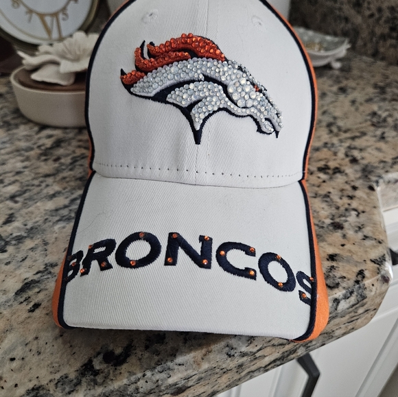White Cap with Rhinestone Logo Denver Bronco - Picture 2 of 5